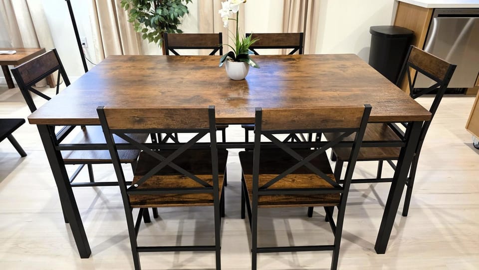 Kitchen or kitchenette, Seating area, Dining area