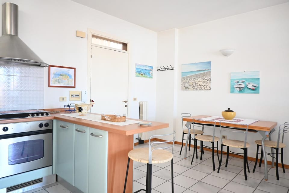 S376 - Sirolo, trilocale con balcone attrezzato e posto auto Apartment in Sirolo
