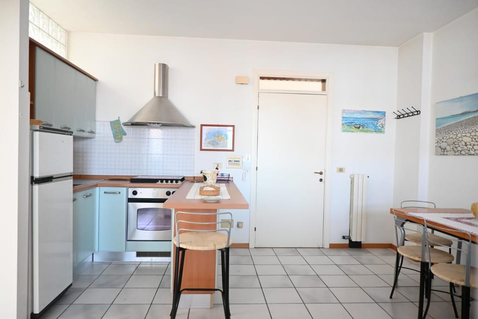 S376 - Sirolo, trilocale con balcone attrezzato e posto auto Apartment in Sirolo