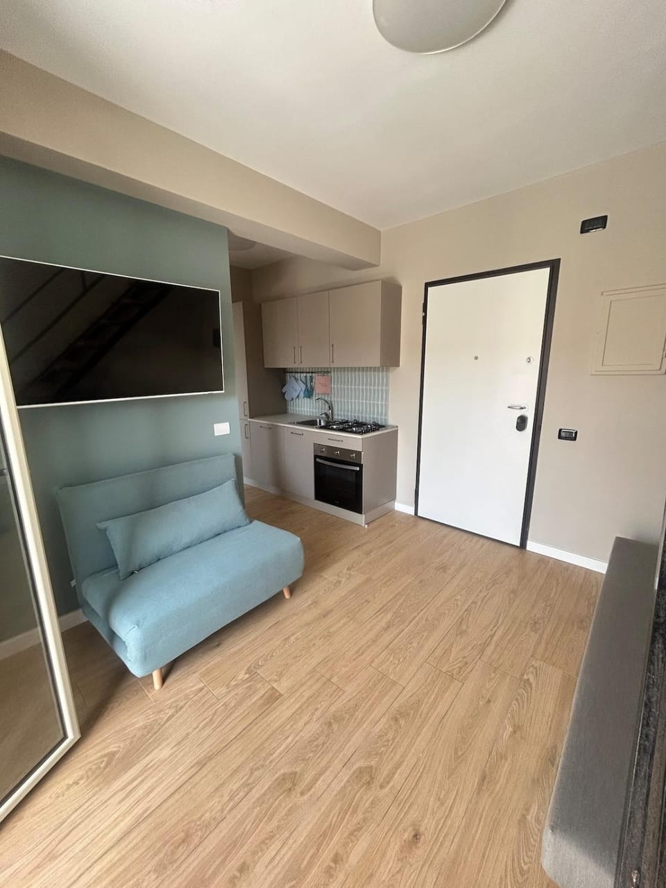 Kitchen or kitchenette, Living room, stove