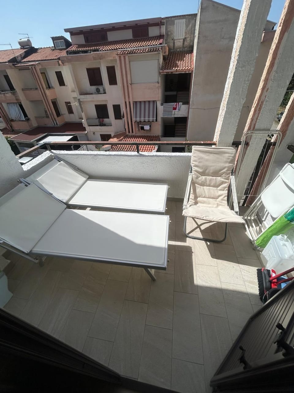 Property building, Balcony/Terrace, sunbed