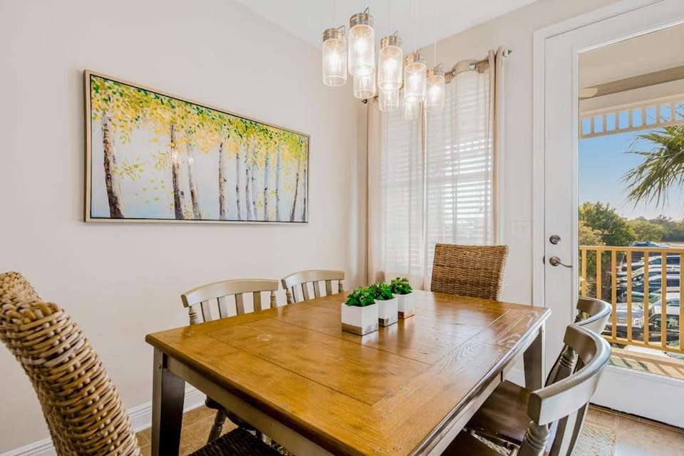 Bright Airy Condo with Shared Outdoor Pool High-Speed WiFi and Central AC House in South Walton County
