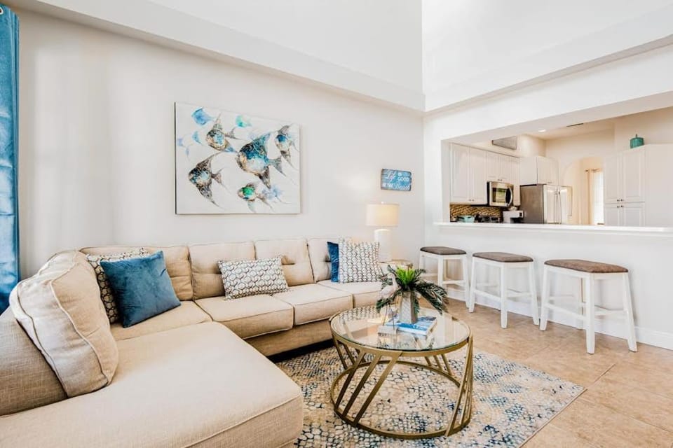 Bright Airy Condo with Shared Outdoor Pool High-Speed WiFi and Central AC House in South Walton County
