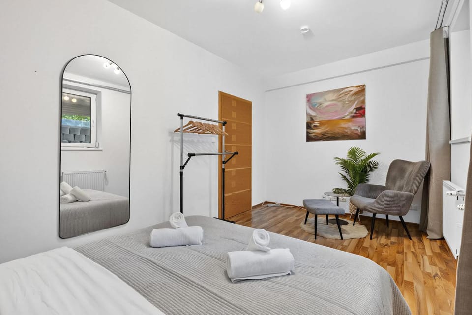 Bed, Seating area, Bedroom, towels