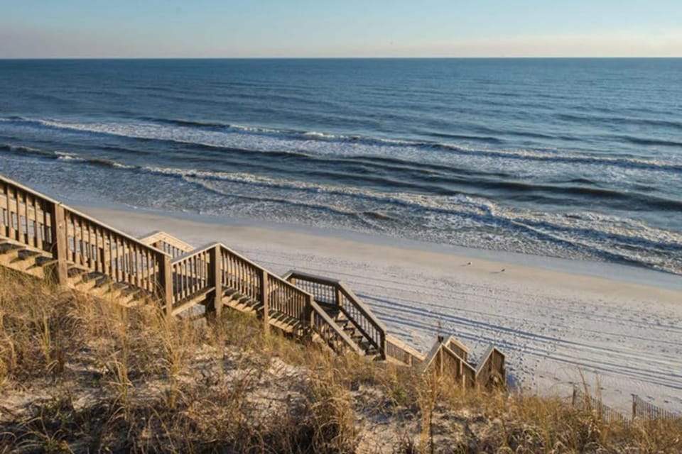 The Salty Seahorse at Sea Bluff Pool Private Beach Access Walk to Dining House in Blue Gulf Beach