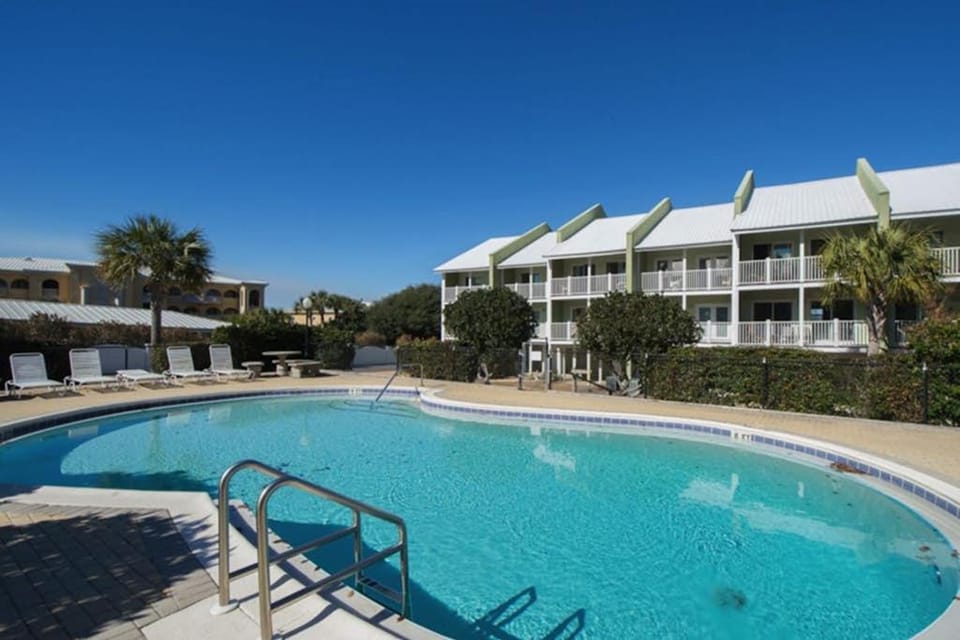 The Salty Seahorse at Sea Bluff Pool Private Beach Access Walk to Dining House in Blue Gulf Beach