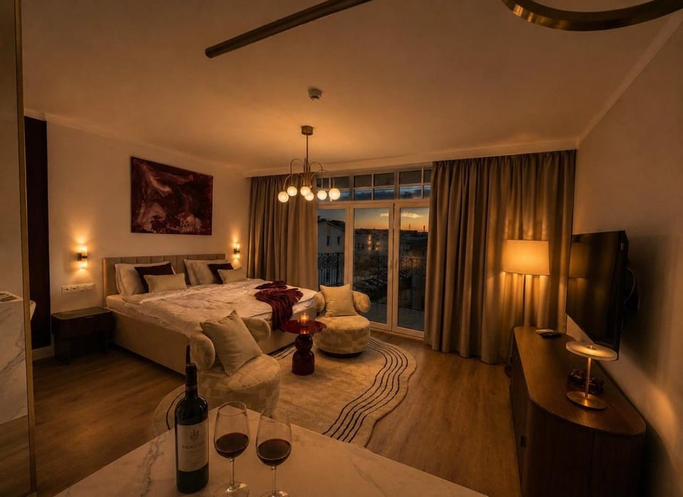 Bed, TV and multimedia, Photo of the whole room, Bedroom