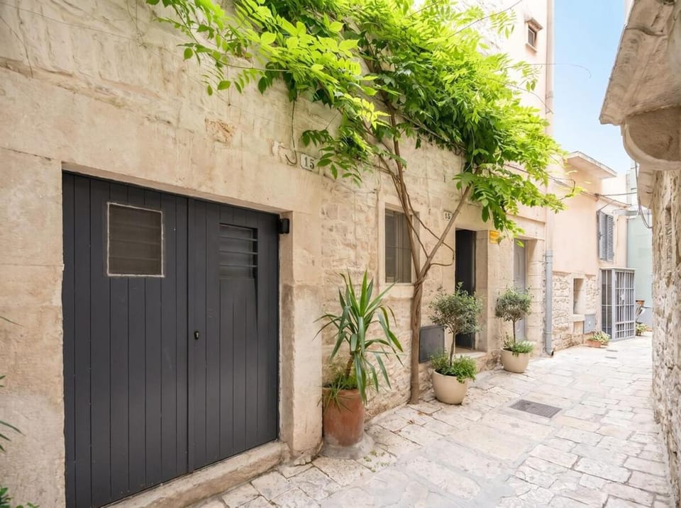 Corte Fiorita Suite in the Center Apartment in Apulia