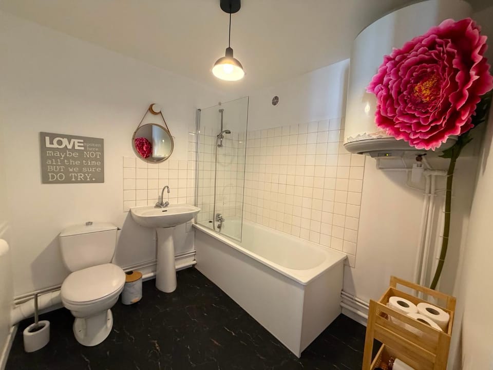 Shower, Toilet, Bathroom, Bath