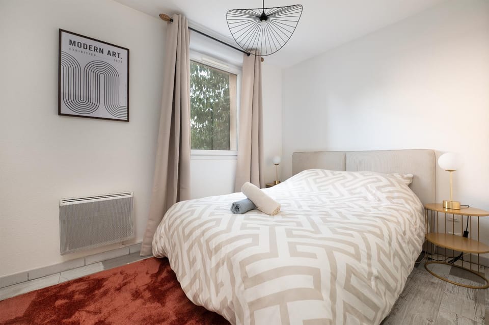 Bed, Photo of the whole room, Bedroom