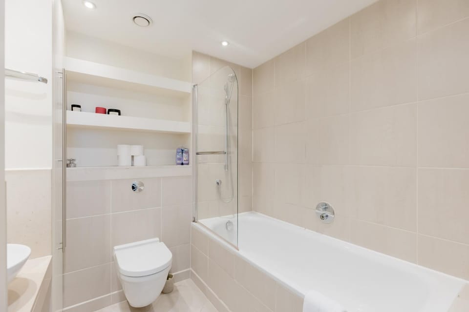 Sleek 1BDR City Stay In Canary Wharf Apartment in London