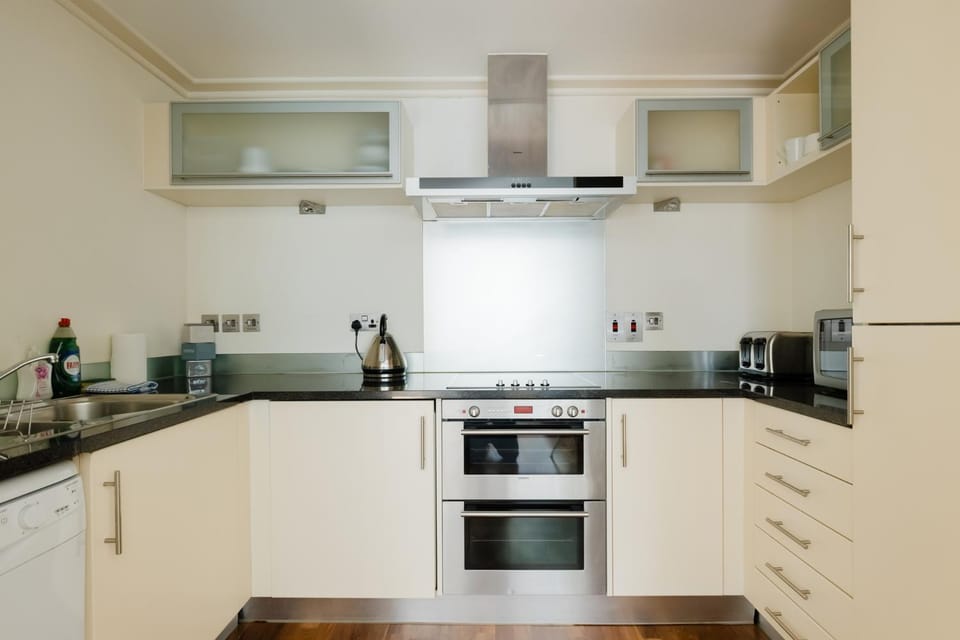 Sleek 1BDR City Stay In Canary Wharf Apartment in London