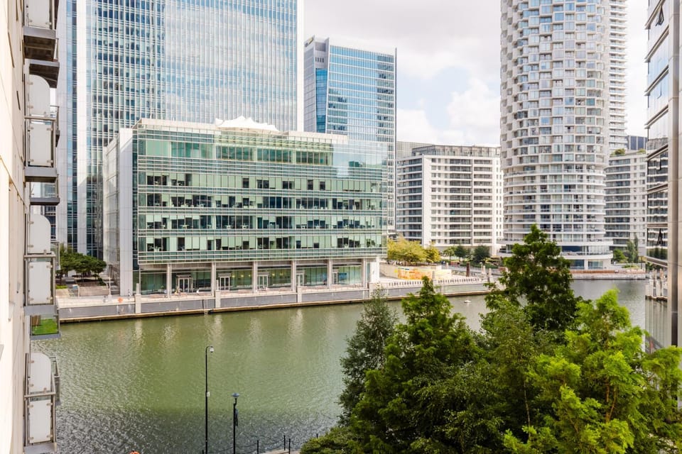 Sleek 1BDR City Stay In Canary Wharf Apartment in London