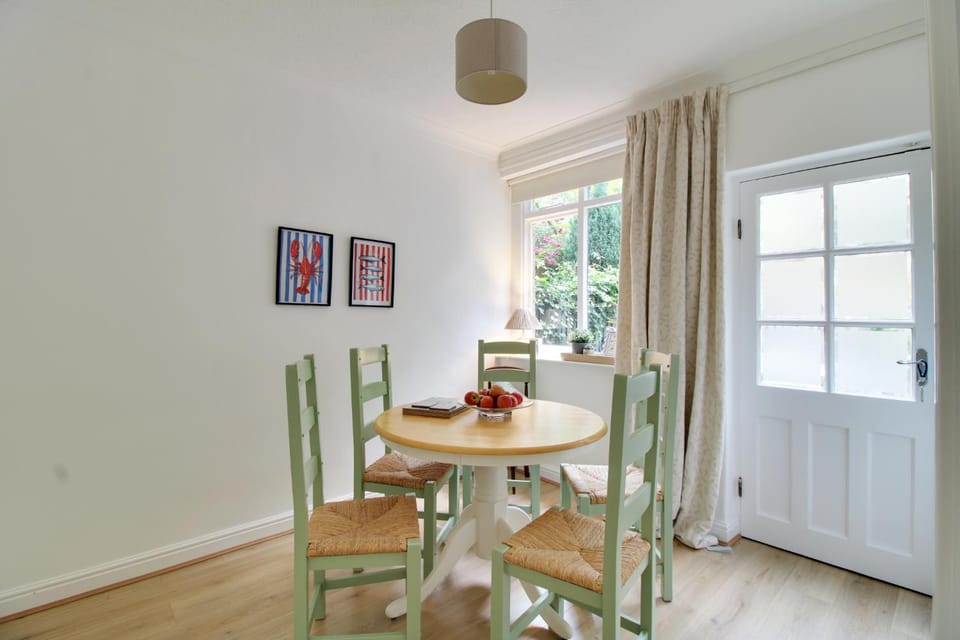 3-Bed Home Near Harrogate, Parking & Country Views House in Borough of Harrogate