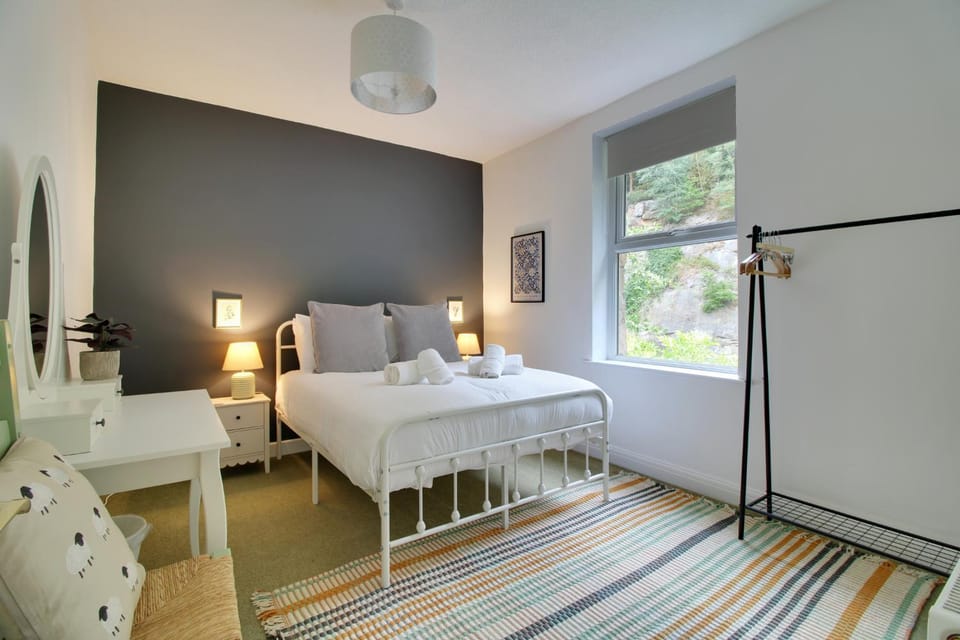3-Bed Home Near Harrogate, Parking & Country Views House in Borough of Harrogate