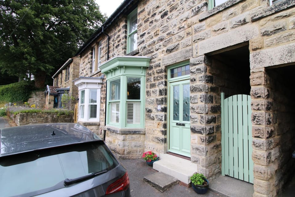 3-Bed Home Near Harrogate, Parking & Country Views House in Borough of Harrogate
