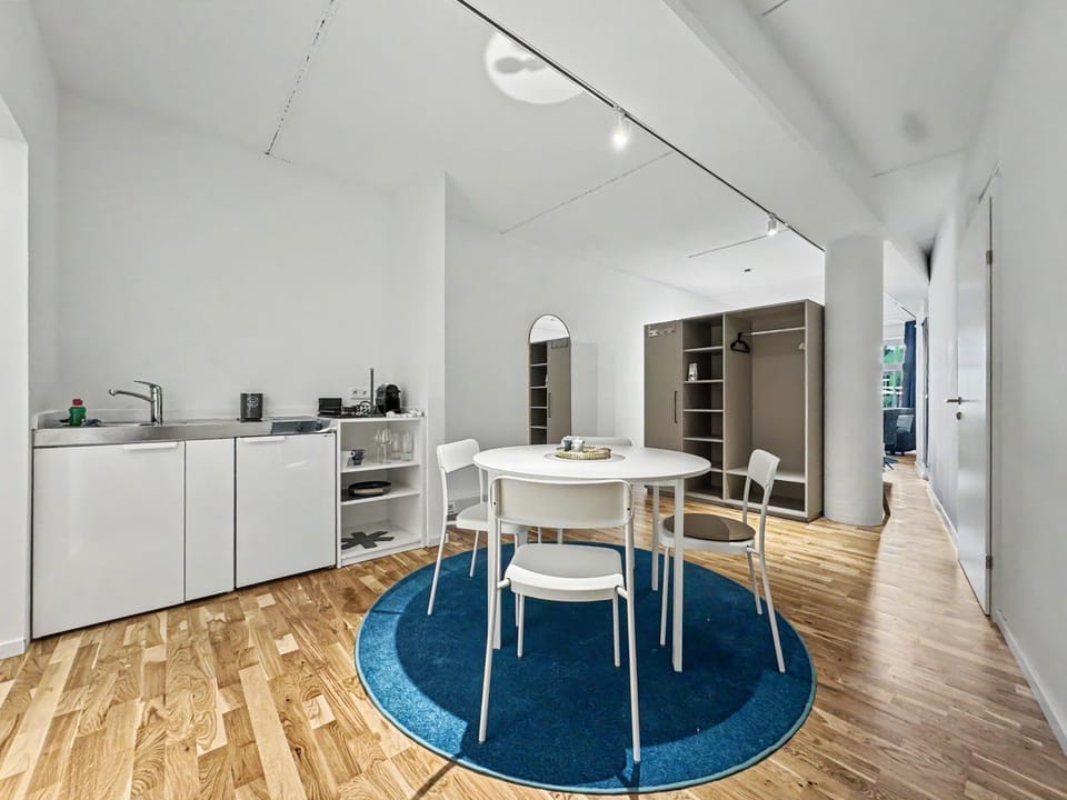 Seating area, Dining area