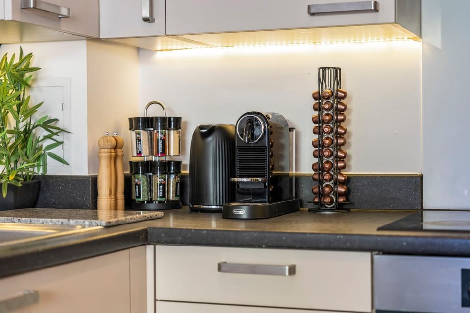 Coffee/tea facilities, Kitchen or kitchenette