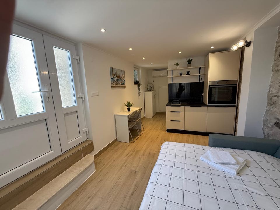 House Marin - by the beach Apartment in Split-Dalmatia County