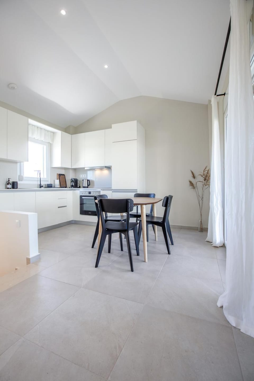 Dining area, kitchen
