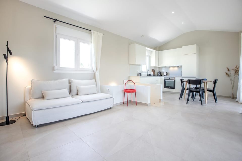 Living room, Seating area, Dining area, kitchen