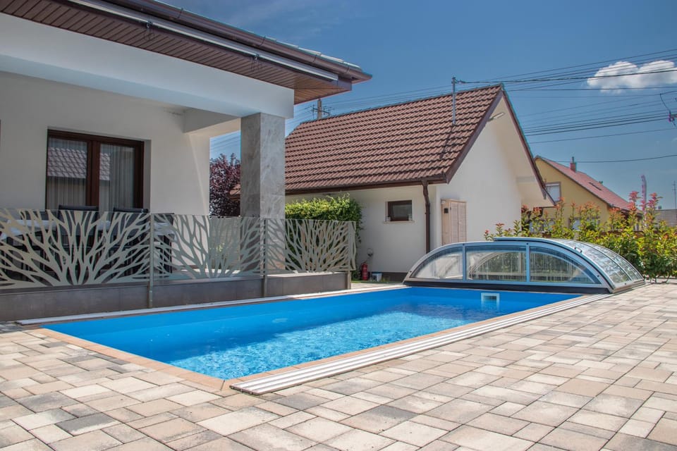 Balcony/Terrace, Swimming pool