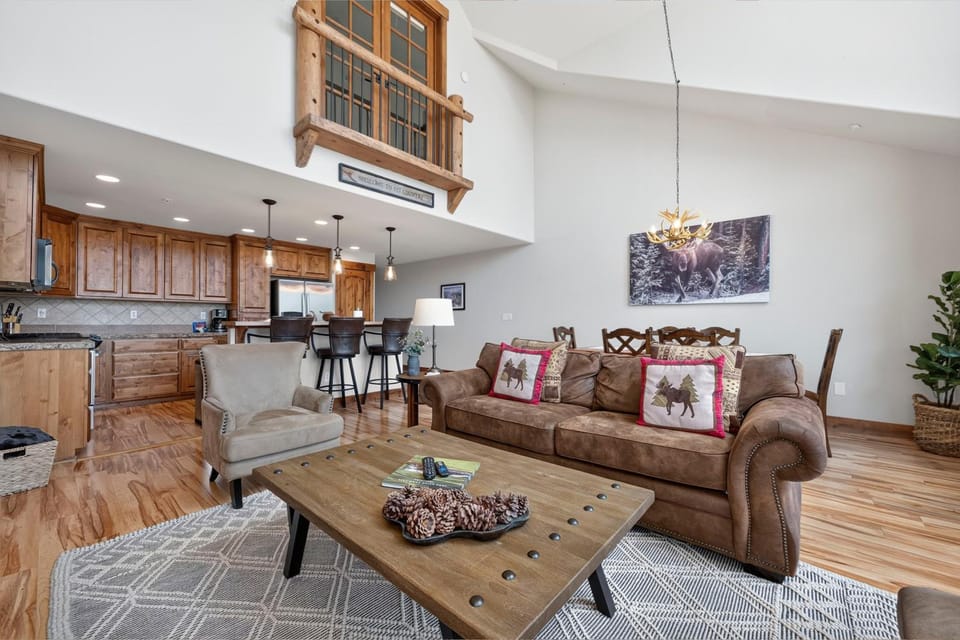 Day, Kitchen or kitchenette, Living room, Seating area, furniture