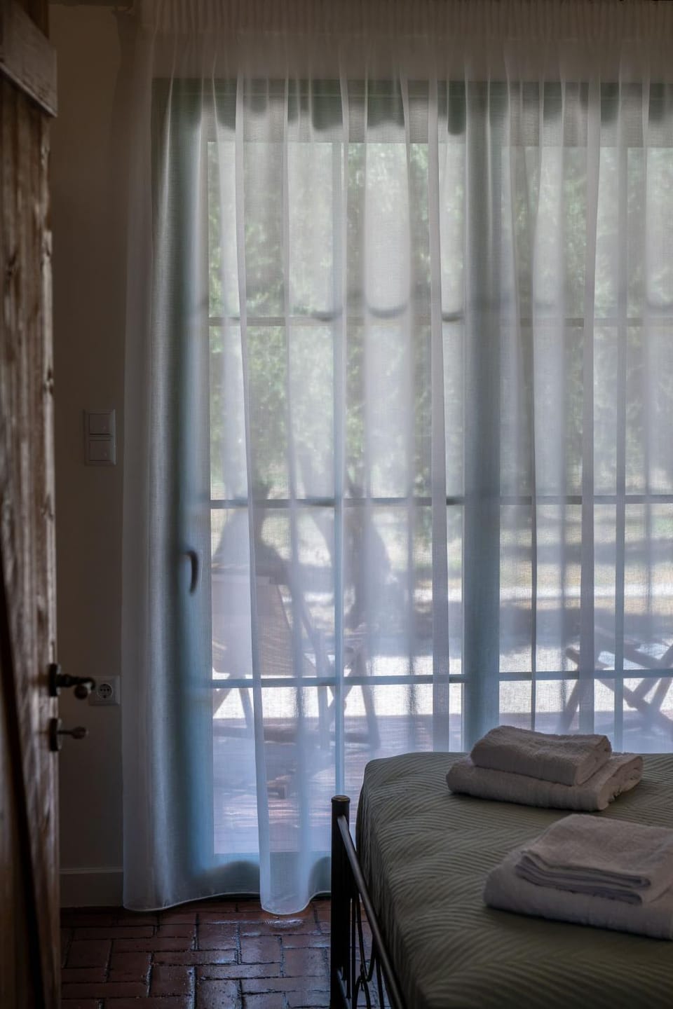 Bedroom, towels