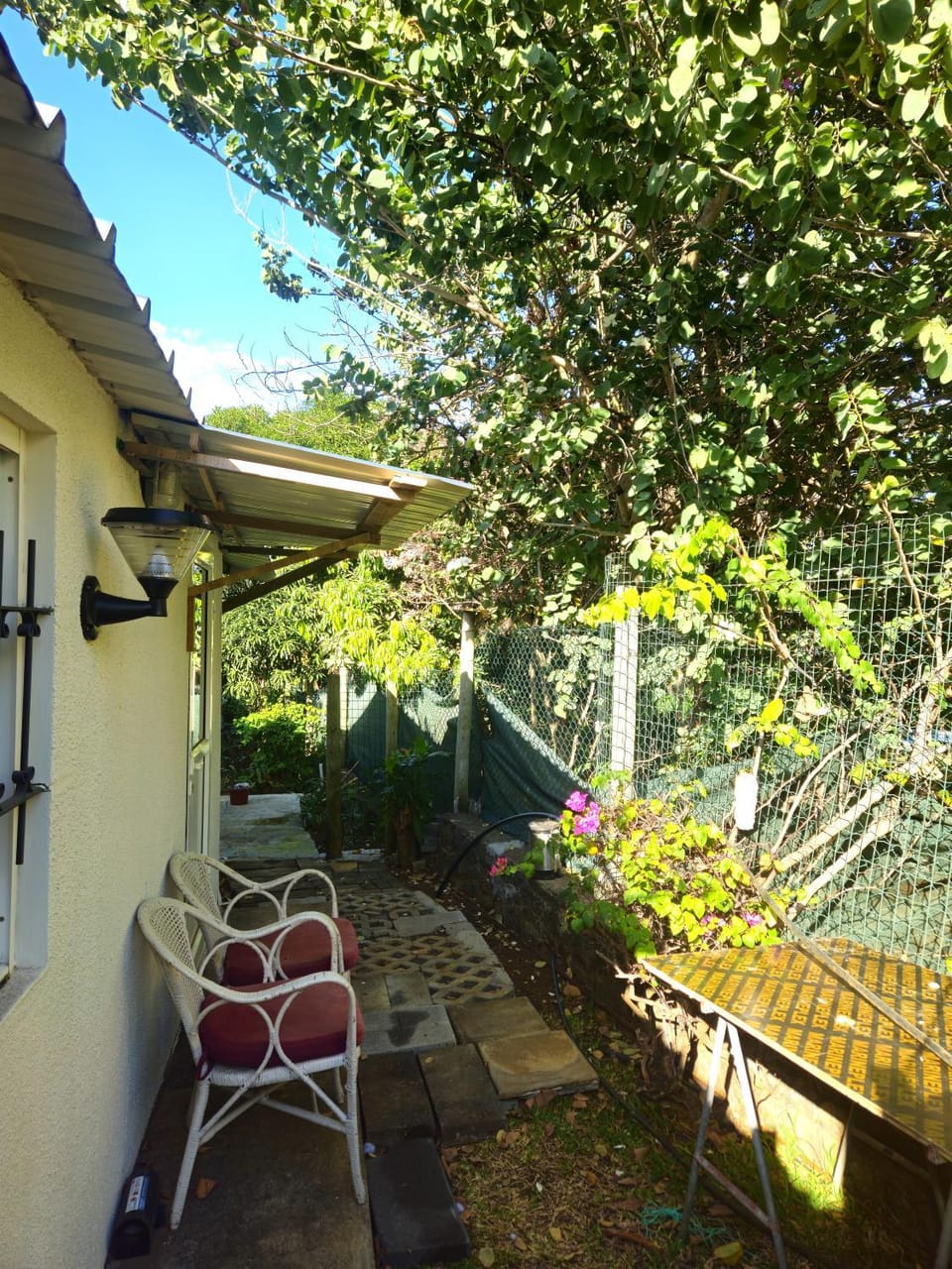 Cozy Backyard Studio in Tamarin for Adventurers and Kitesurfers Apartment in Rivière Noire District, Mauritius