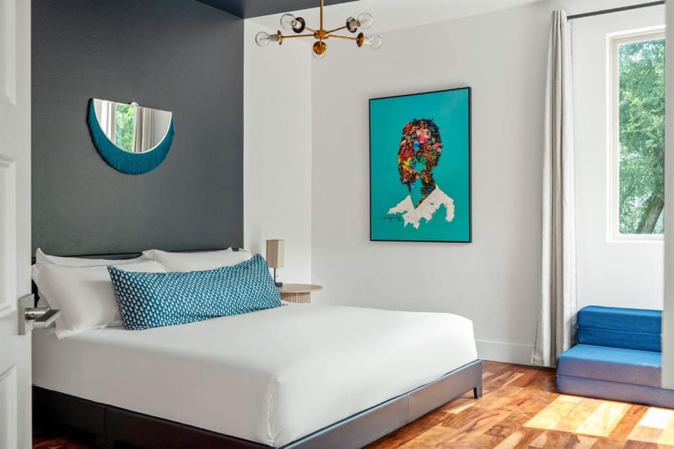 3BR East Austin Unit B - Sleeps 10 Pet Friendly House in Austin