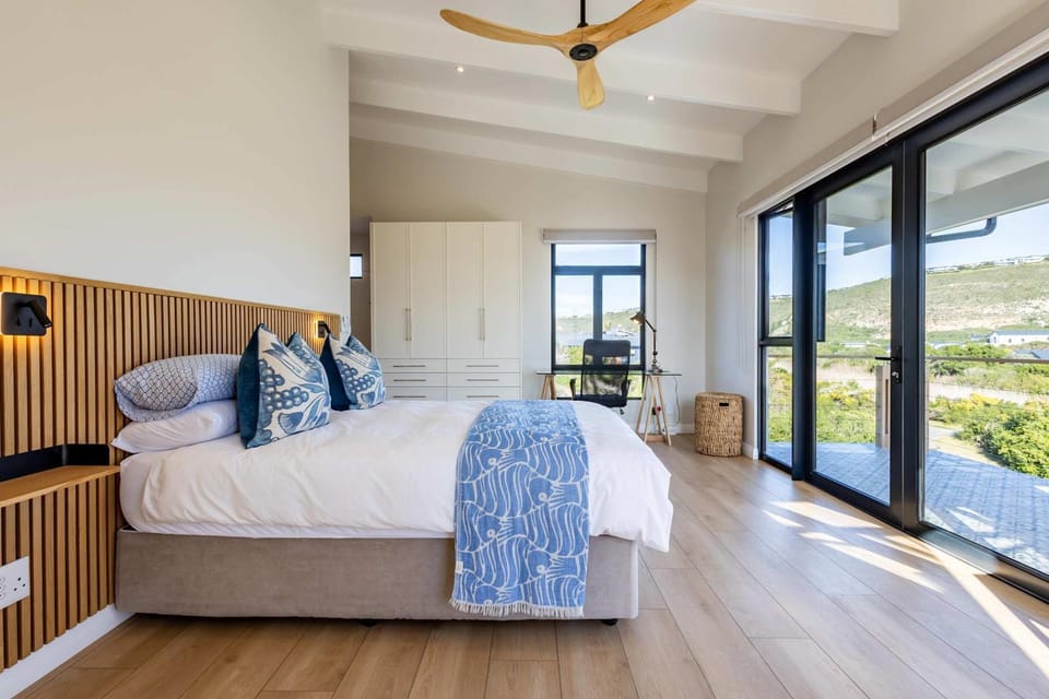 Fynbos-on-Sea - Luxe 4BD Villa 150m to Solar Beach Villa in Plettenberg Bay