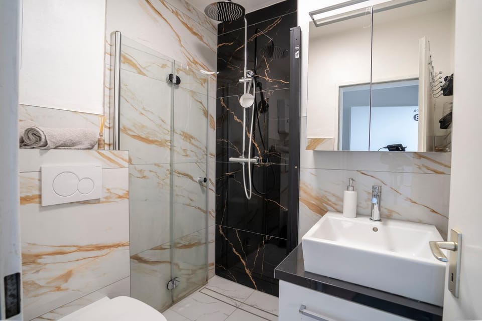 Shower, Bathroom, towels