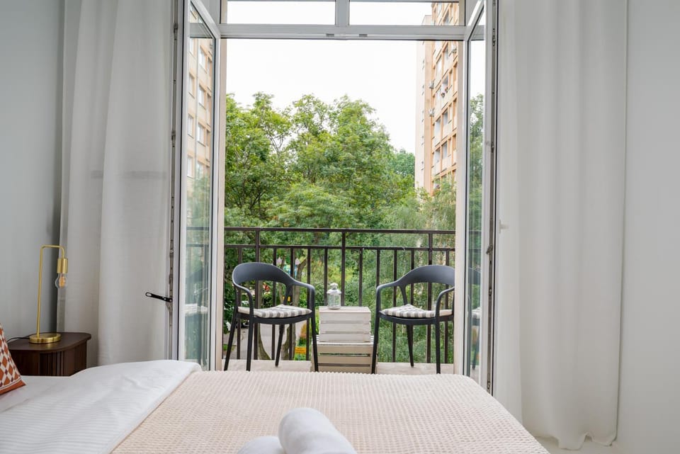 Day, View (from property/room), Balcony/Terrace, Photo of the whole room, Seating area, Bedroom