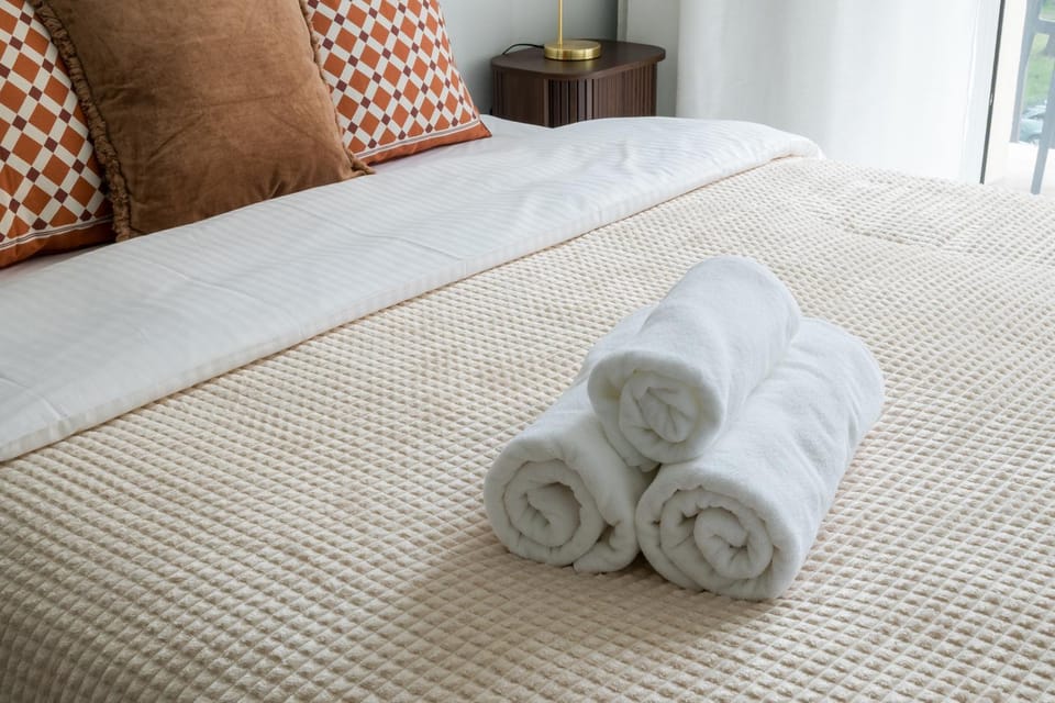 Bed, Photo of the whole room, Bedroom, towels
