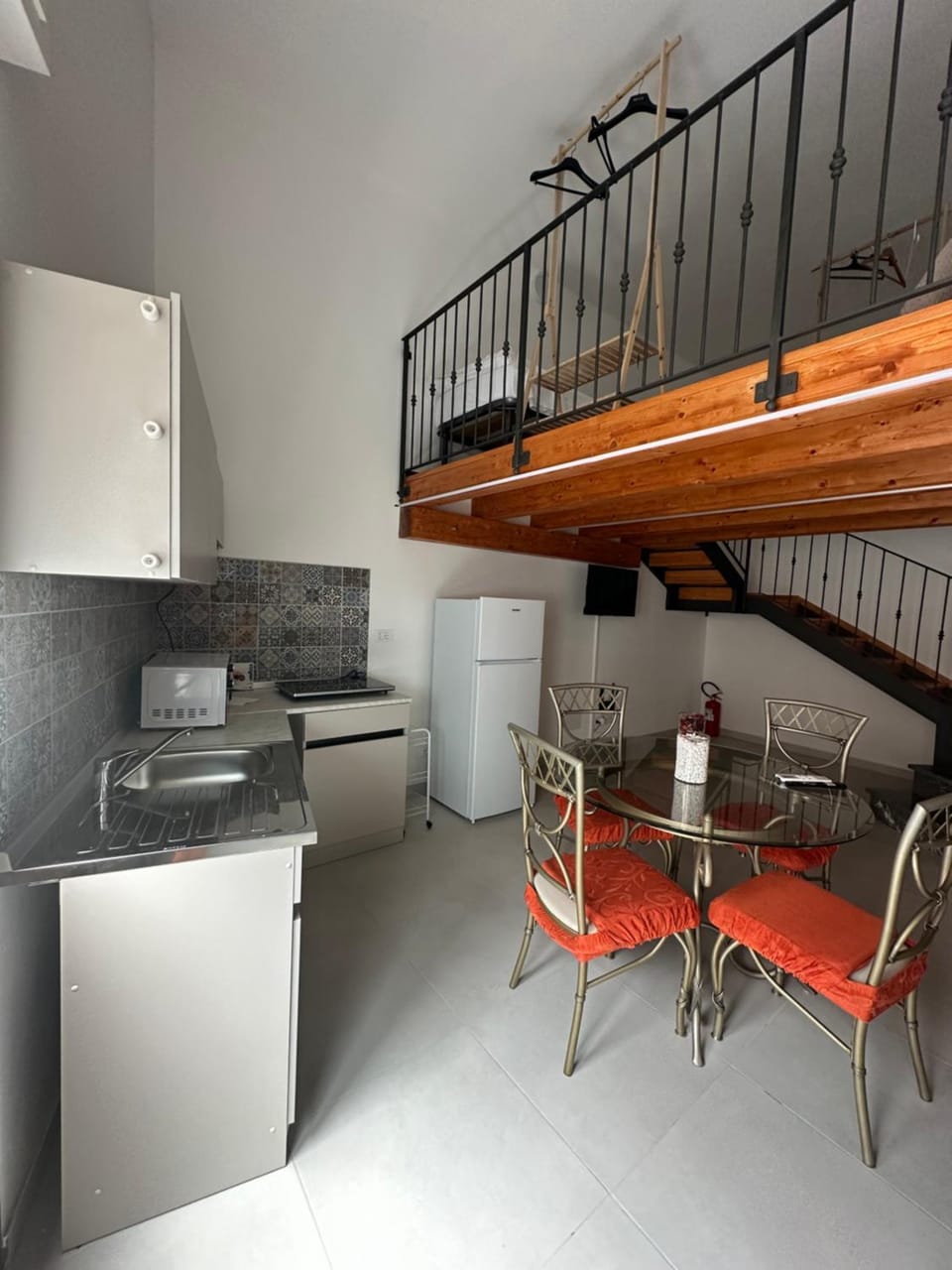 Urban Loft Apartment in Campofelice di Roccella