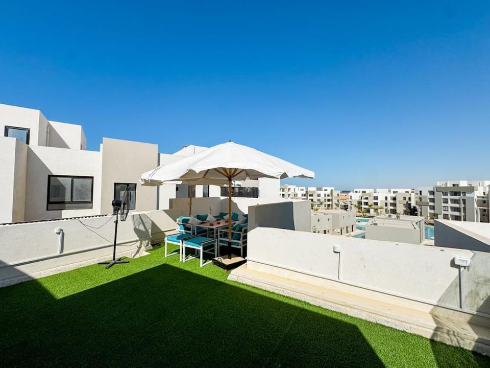 3BDR Rooftop with Pool View Zahra l Sidi Abd El Rahman Apartment in Egypt