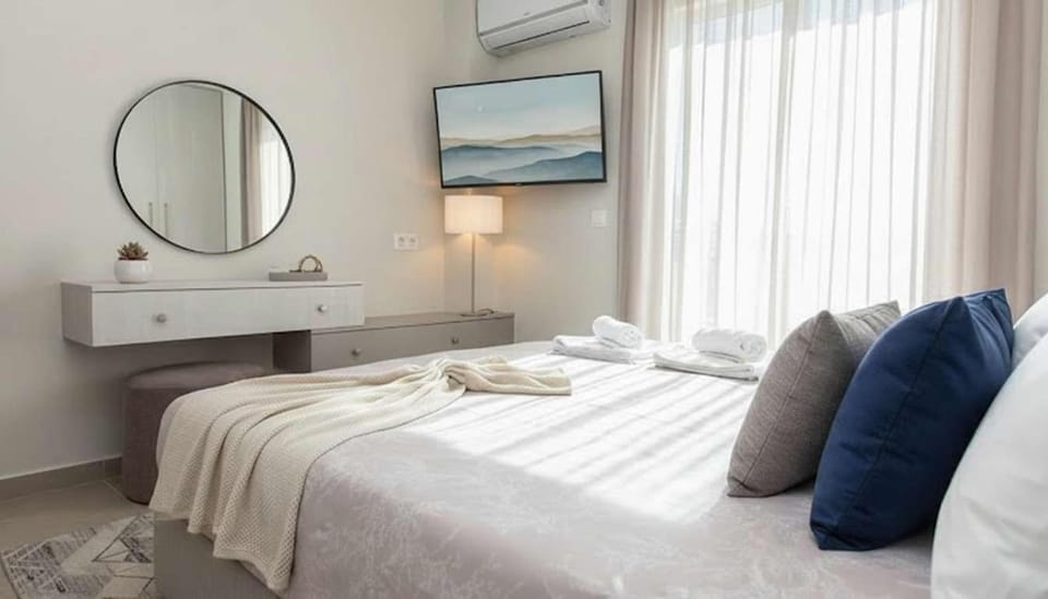 Elegant Marousi Stay with Scenic Balcony Apartment in Chalandri