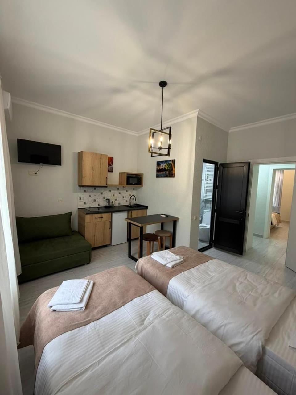 Bed, TV and multimedia, Kitchen or kitchenette, Photo of the whole room, Bedroom, oven