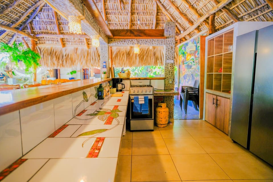 Kitchen or kitchenette, Kitchen or kitchenette, oven