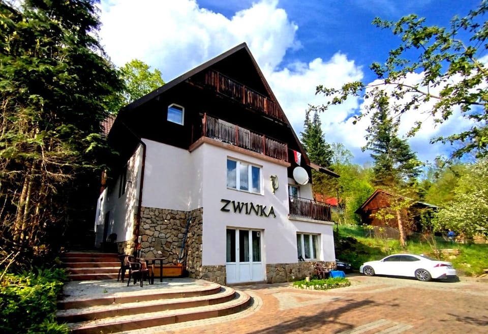 Property building, Location