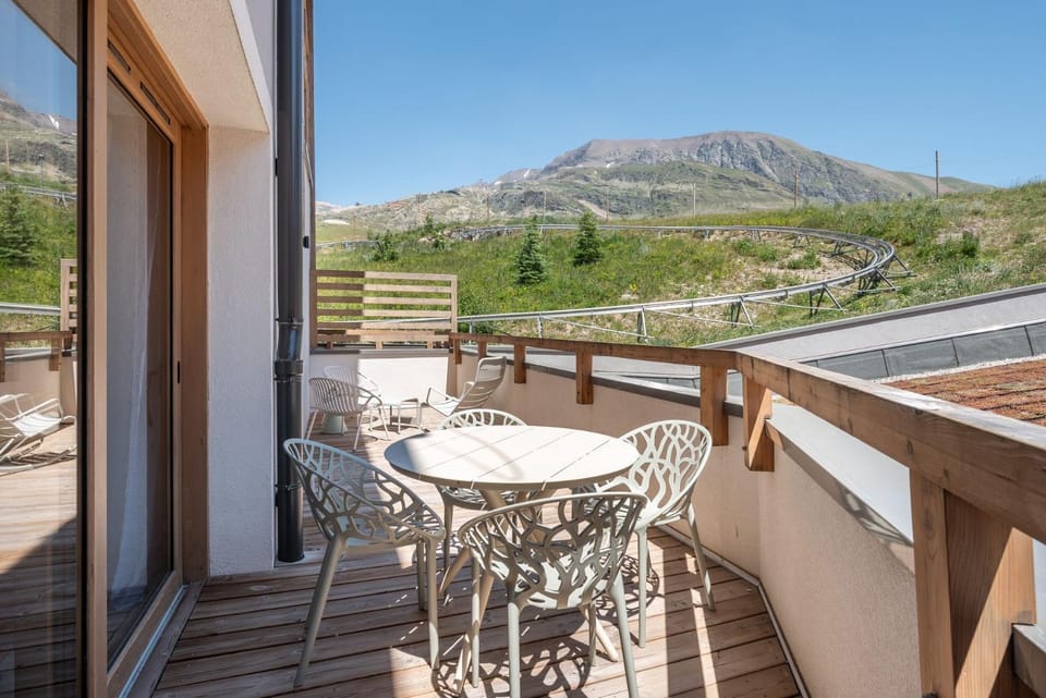 Balcony/Terrace, Mountain view