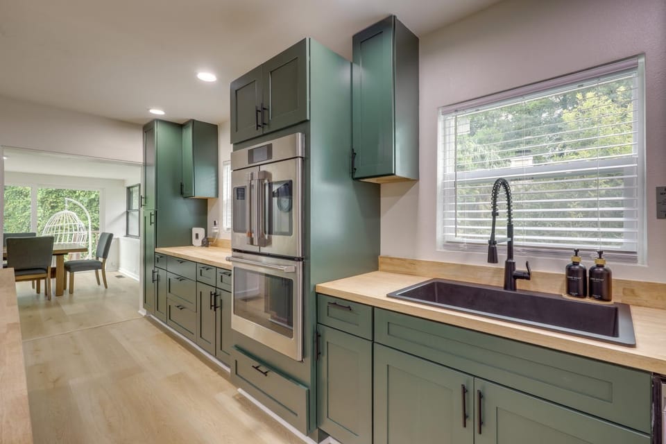 6 Mi to Dtwn! Jacksonville Gem w/ Outdoor Oasis House in Jacksonville