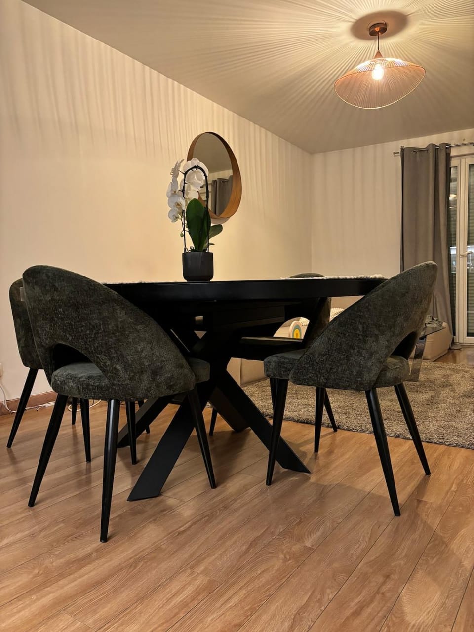 Elegant Apartment with Balcony Near Paris & TGV Apartment in Île-de-France