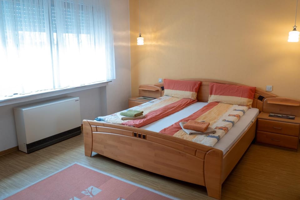 Photo of the whole room, Bedroom, towels