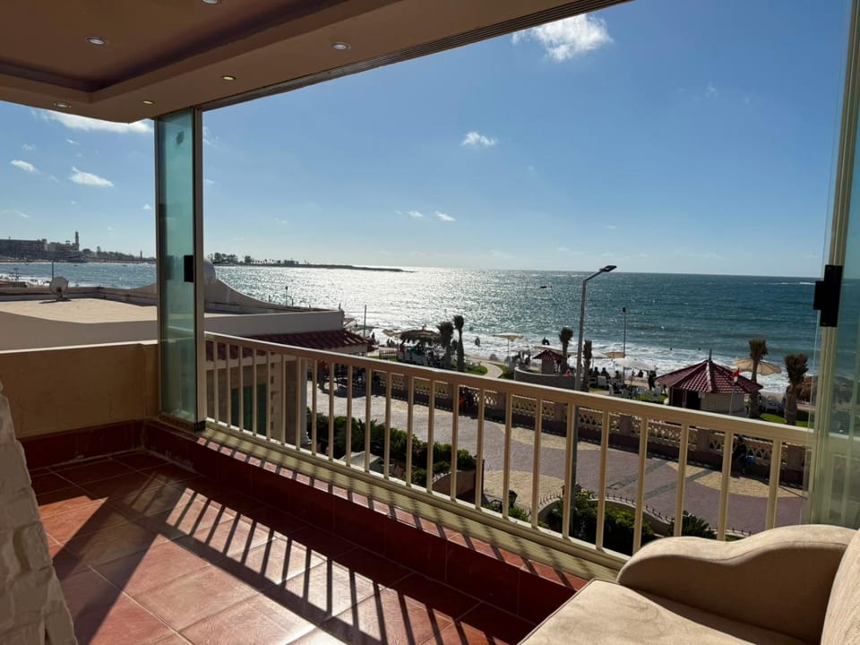 Direct Beachfront - Sea View 2 bed rooms Apartment in Alexandria