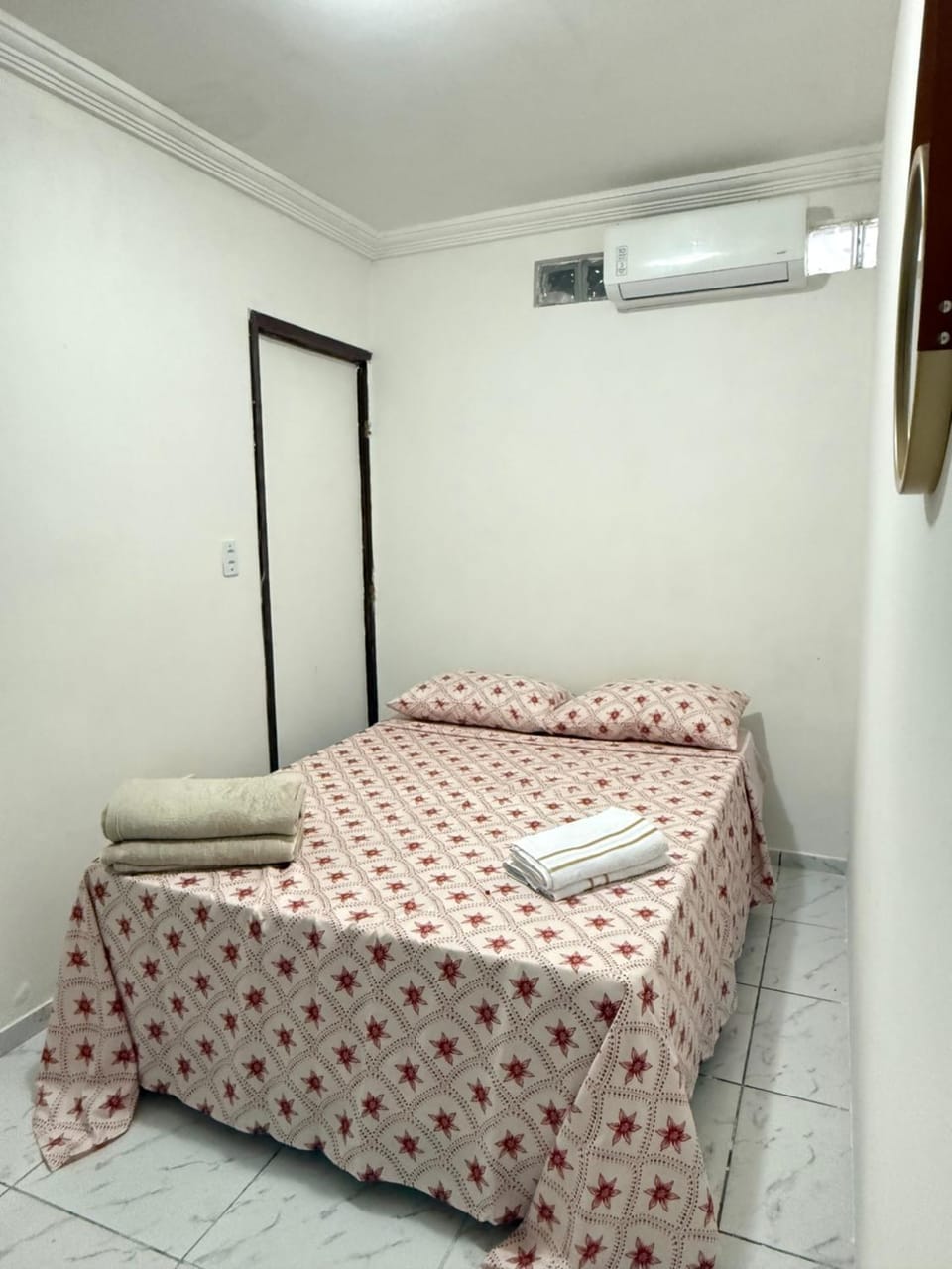 Bedroom, towels, air conditioner