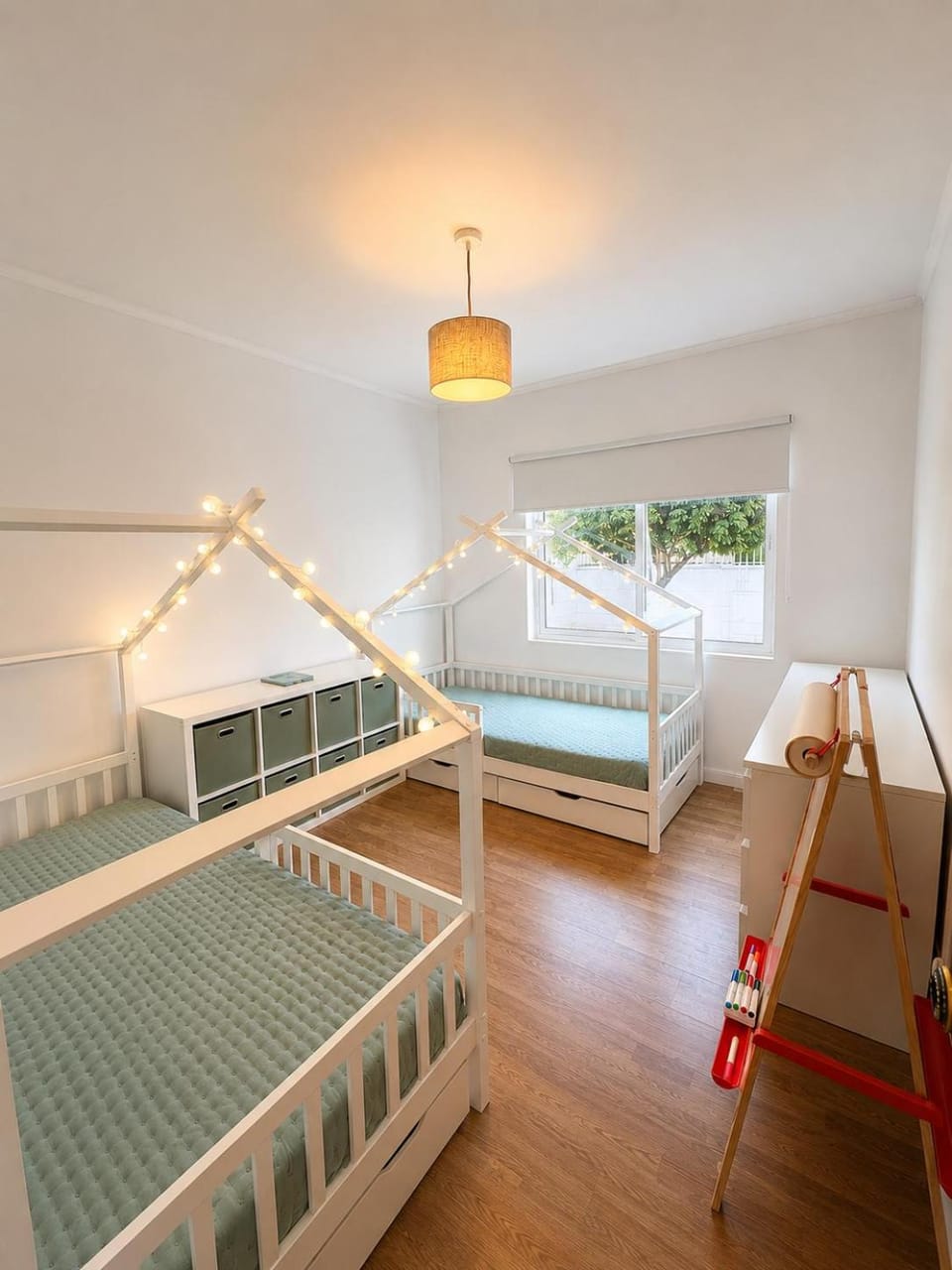 Bedroom, Street view, children, older children, internet