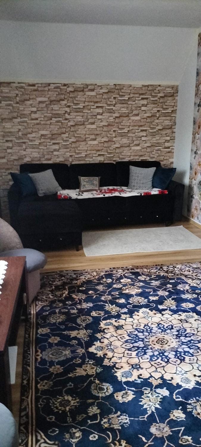 Photo of the whole room, Seating area