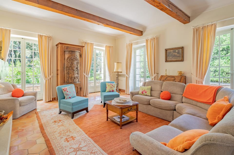 Communal lounge/ TV room, Living room