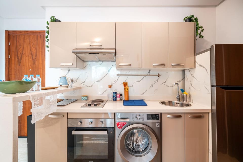 Kitchen or kitchenette, washing machine, dryer
